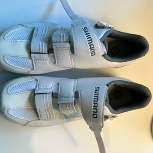 Shimano white RP3W cycling/spin shoes. Like new, size 9.5 US